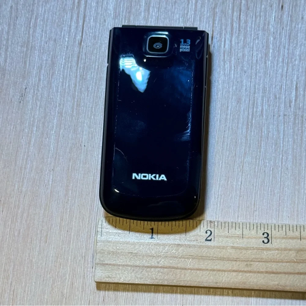 NOKIA Cell Flip Phone Model:2720A-2B No Charge “UNTESTED”w/Case Buy As Is Read!